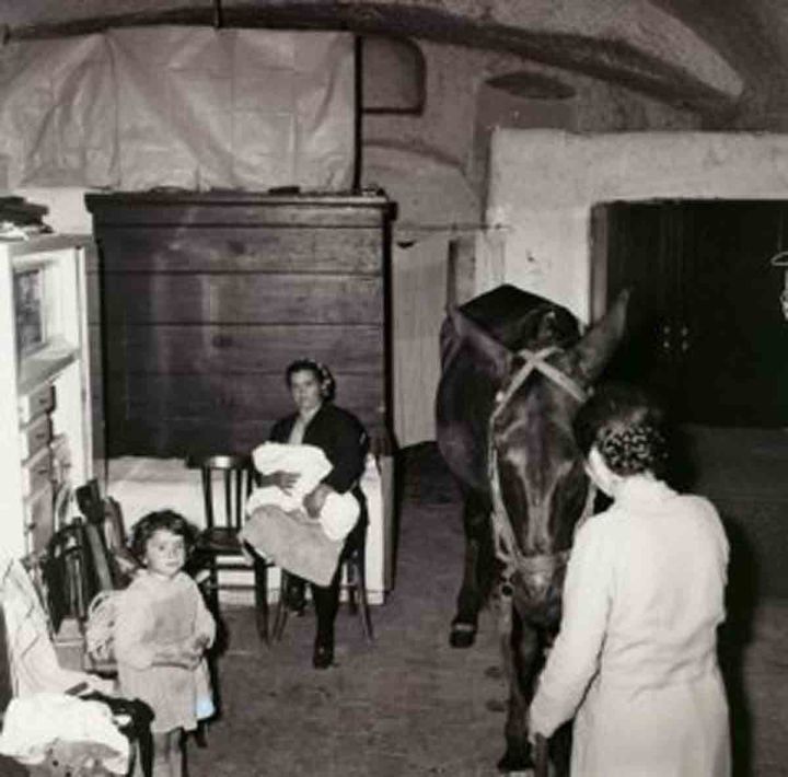 interno-di-una-casa-dei-sassi